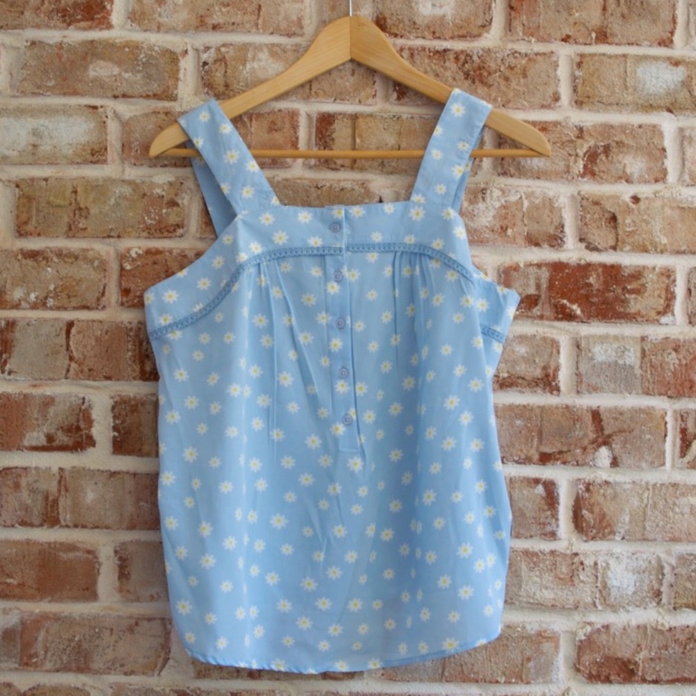 NWOT Boulevard women's light blue floral sleeveless button blouse, size M